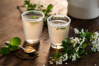 Nettle & Honey Tea Recipe, by Hannah Thomas of Herbs & Wild | Seasonal Spring Recipes | Foraging Wild Foods Recipe | Nettle Hawthorn Primrose Honey Vinegar Tea